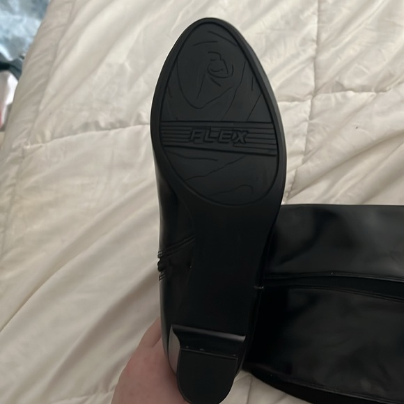 Life Stride Leather just under the knee boots, never worn, with stretch 4 calves - Picture 3 of 5